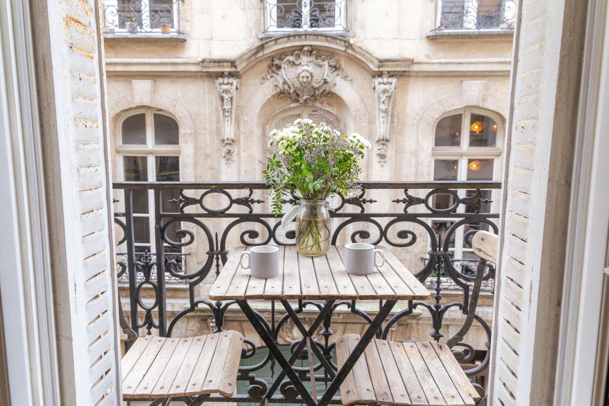 Sunny And Charming Heart Of Parijs