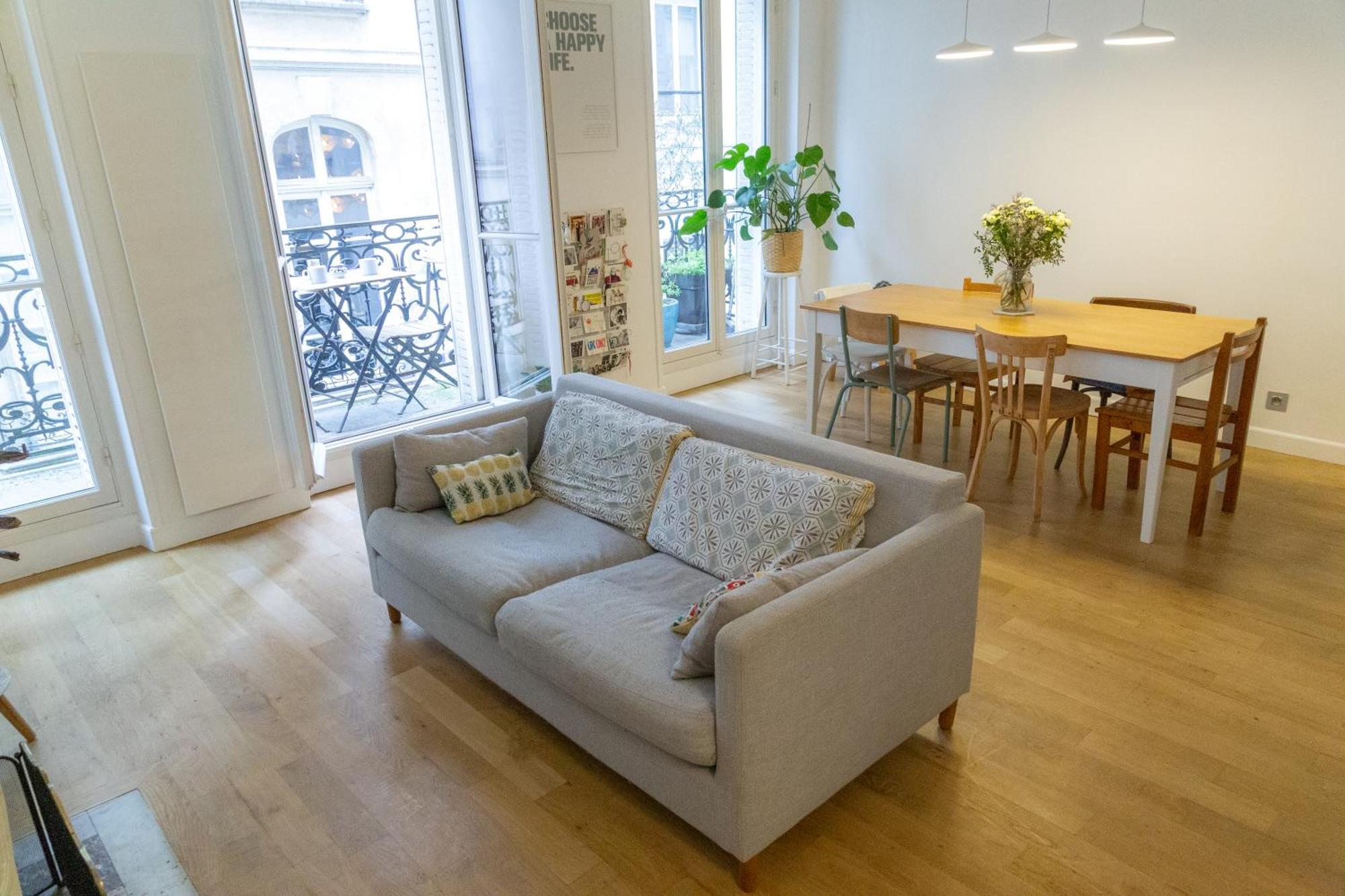 Sunny And Charming Heart Of Appartement Parijs